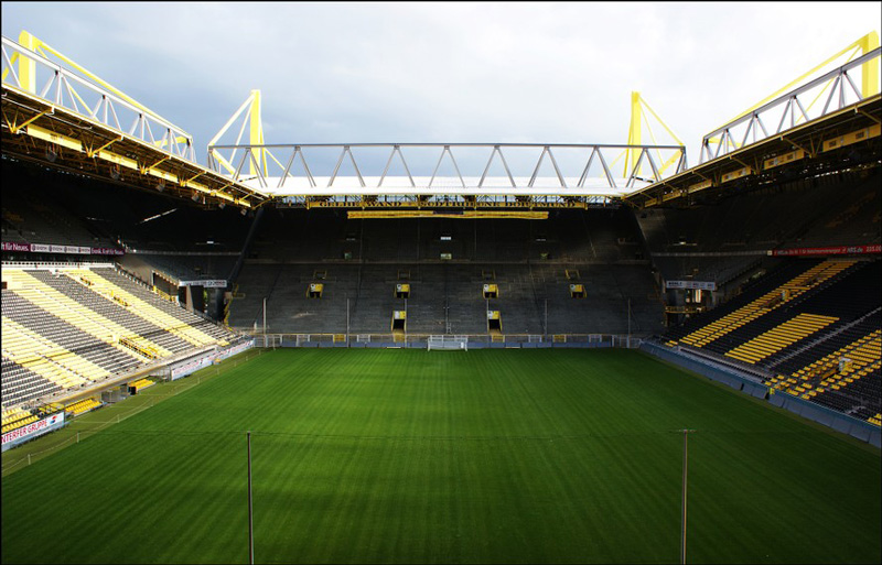 SVĐ Signal Iduna Park, thành phố Dortmund (61.524 chỗ ngồi)