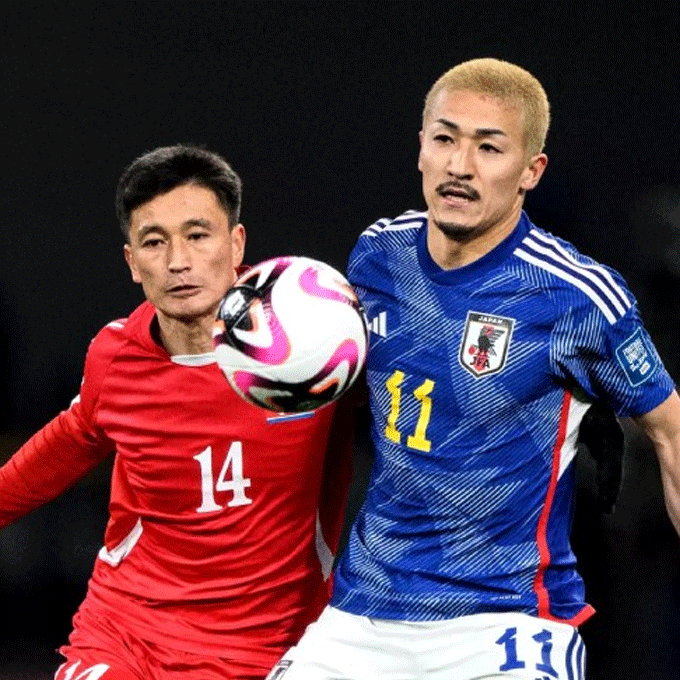 Đội tuyển Triều Tiên (áo đỏ) bị xử thua Nhật Bản với tỷ số 0-3