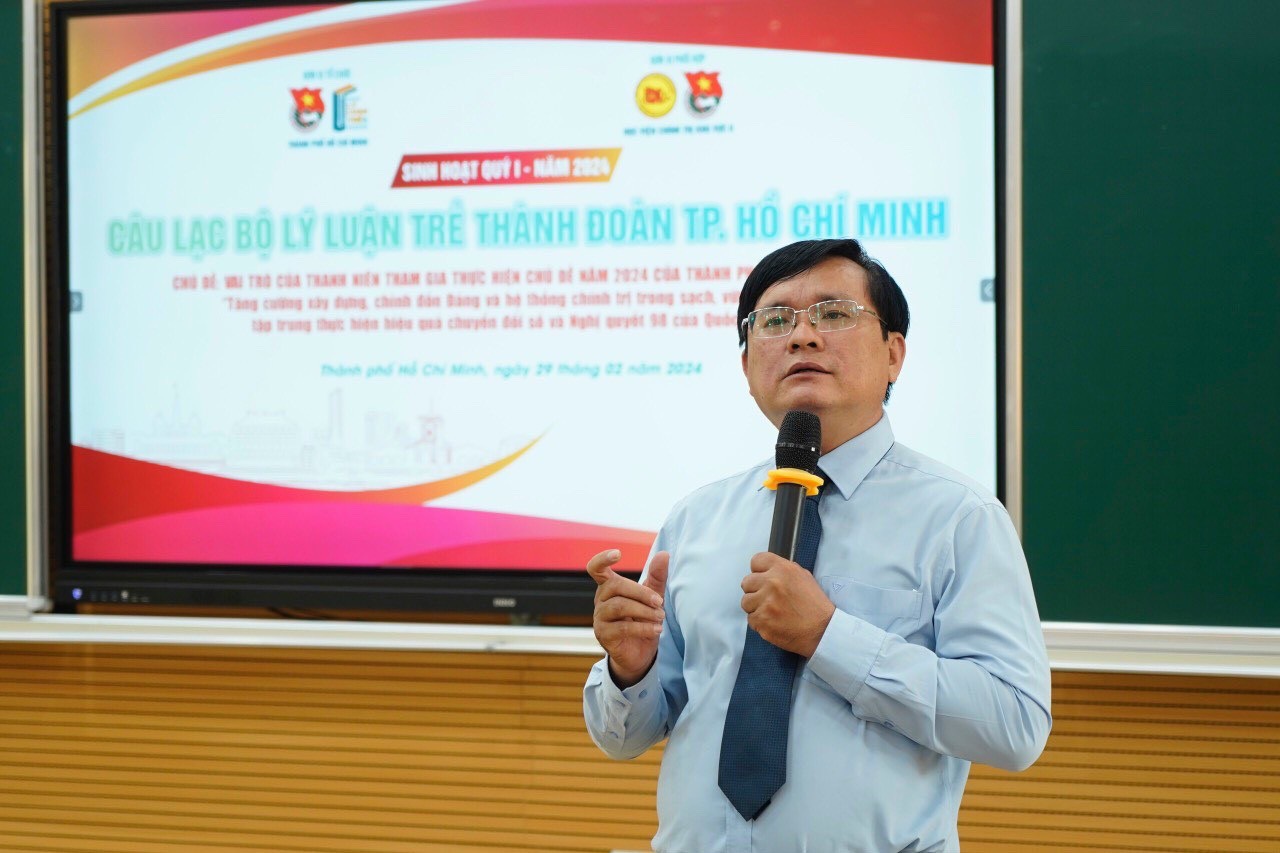 TS Vũ Trung Kiên – Phó trưởng Khoa Xây dựng Đảng, Học viện Chính trị khu vực II; Học viện Chính trị quốc gia Hồ Chí Minh có bài tham luận tại tọa đàm