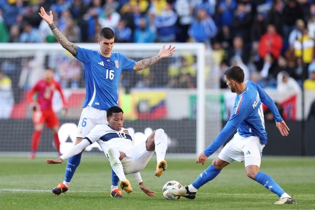 ĐT Italia vừa thắng Ecuador 2-0 trong trận đấu mà HLV Luciano Spalletti gần như dùng nguyên hàng thủ của Inter.