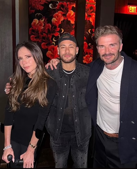Neymar bên cạnh vợ chồng Beckham