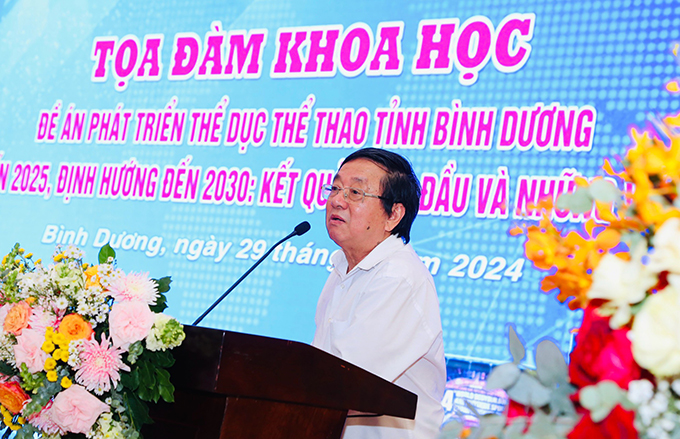 Tiến sỹ Phạm Ngọc Viễn phát biểu tại Tọa đàm 