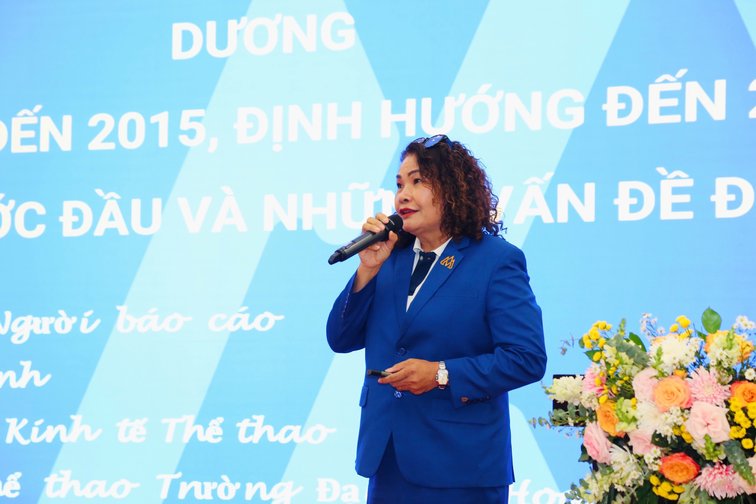 TS Nguyễn Thị Hiền Thanh - Trường Đại học Hoa Sen trình bày tham luận tại toạ đàm
