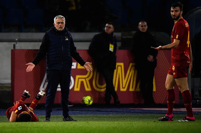 Bryan Cristante phủ nhận vào hùa bẻ ghế Mourinho