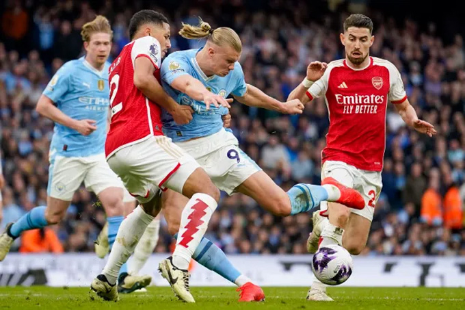 Trận hòa giữa Man City và Arsenal khiến hai đội thất thế ở cuộc đua vô địch