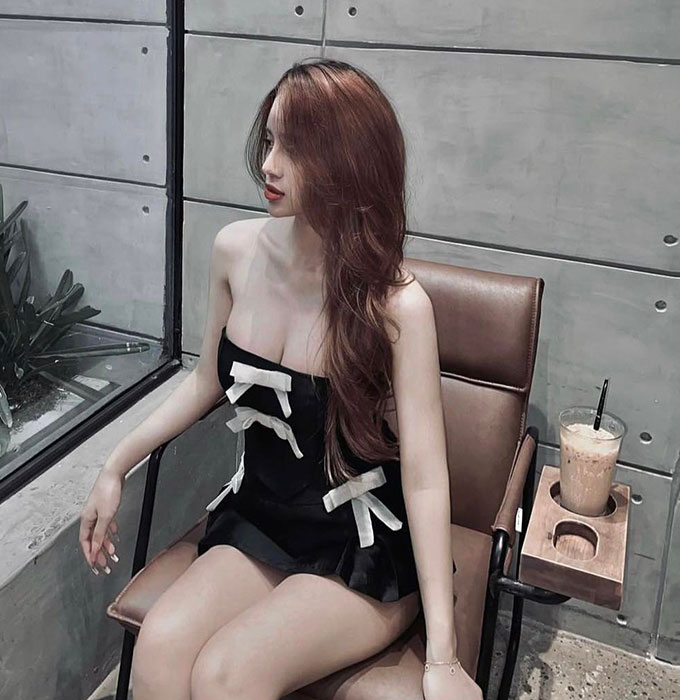 Hot girl Bùi Minh Trang theo đuổi phong cách ăn mặc sexy, đầy nóng bỏng 