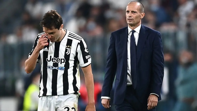 Allegri đang bất lực nhìn Juventus rơi vào khủng hoảng