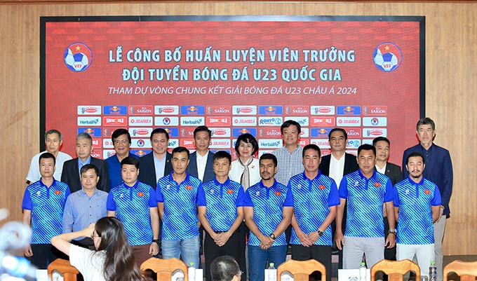 Các trợ lý giúp đỡ cho HLV Hoàng Anh Tuấn tại U23 Việt Nam - Ảnh: Đức Cường