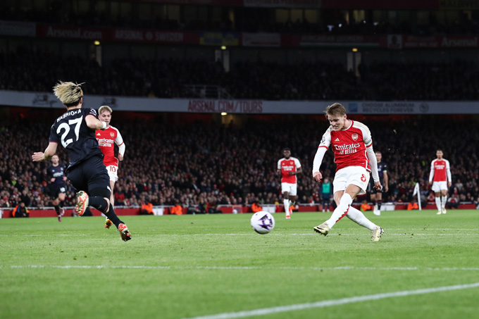 Odegaard ghi bàn mở tỷ số cho Arsenal