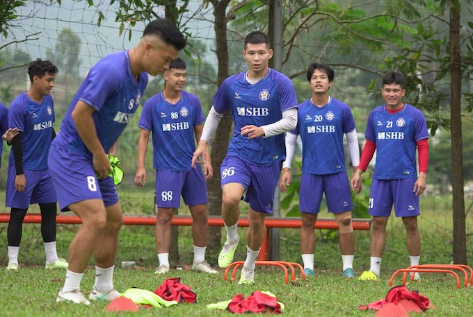 Theo HLV Việt Hoàng, điều quan trọng là cầu thủ giữ được sự hưng phấn. Ảnh: Phi Hải 