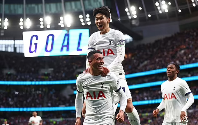 Tottenham lần đầu tiên trở lại Top 4 kể từ giữa tháng 2