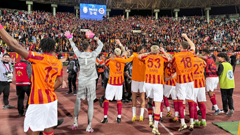 Fenerbahce bỏ trận tranh Siêu cúp, Galatasaray chia quân đá nội bộ