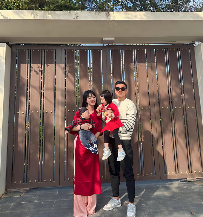 Gia đình hạnh phúc của Phạm Xuân Mạnh.