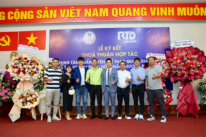Chuyên gia bác sĩ Trần Huy Thọ cùng các vị khách mời