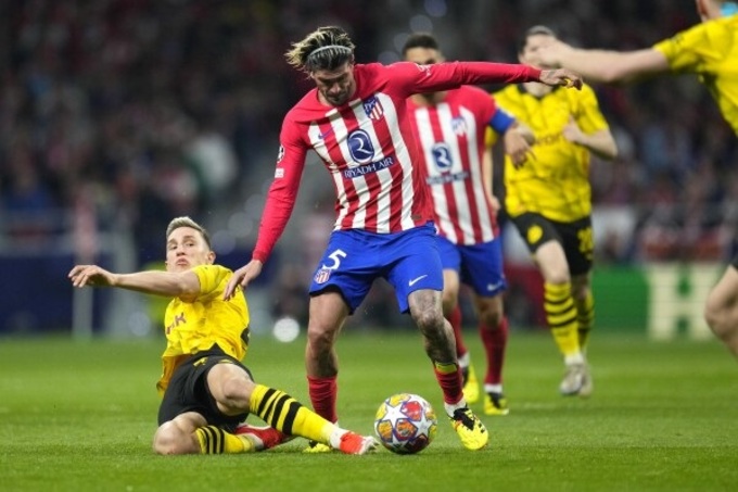 Hệ thống phòng ngự của Dortmund liên tục mắc lỗi trước lối đá pressing tầm cao của Atletico trong hiệp 1