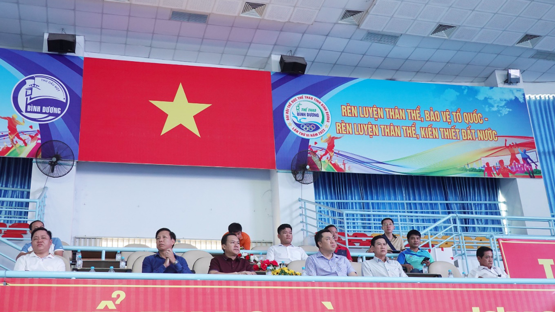 Các đại biểu tham dự Khai mạc Giải vô địch Bóng chuyền nam - nữ tỉnh Bình Dương năm 2024
