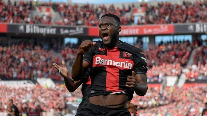 Boniface ăn mừng bàn gỡ hòa cho Leverkusen