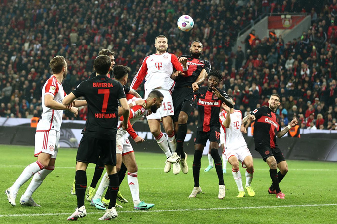 Chiến thắng 3-0 trước Bayern giúp Leverkusen bứt phá ở cuộc đua vô địch