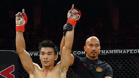 Trần Ngọc Lượng thắng học trò Johnny Trí Nguyễn ở LION Championship 12