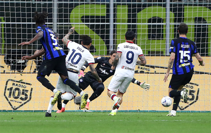 Cagliari có bàn gỡ hòa gây tranh cãi ở những phút cuối trận