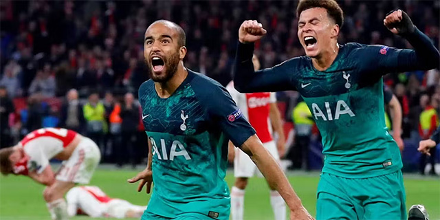 Moura lập hat-trick giúp Tottenham thắng ngược Ajax
