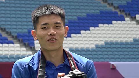   Đình Bắc tìm lại sự hồn nhiên, vô tư chụp ảnh cho đồng đội U23 Việt Nam