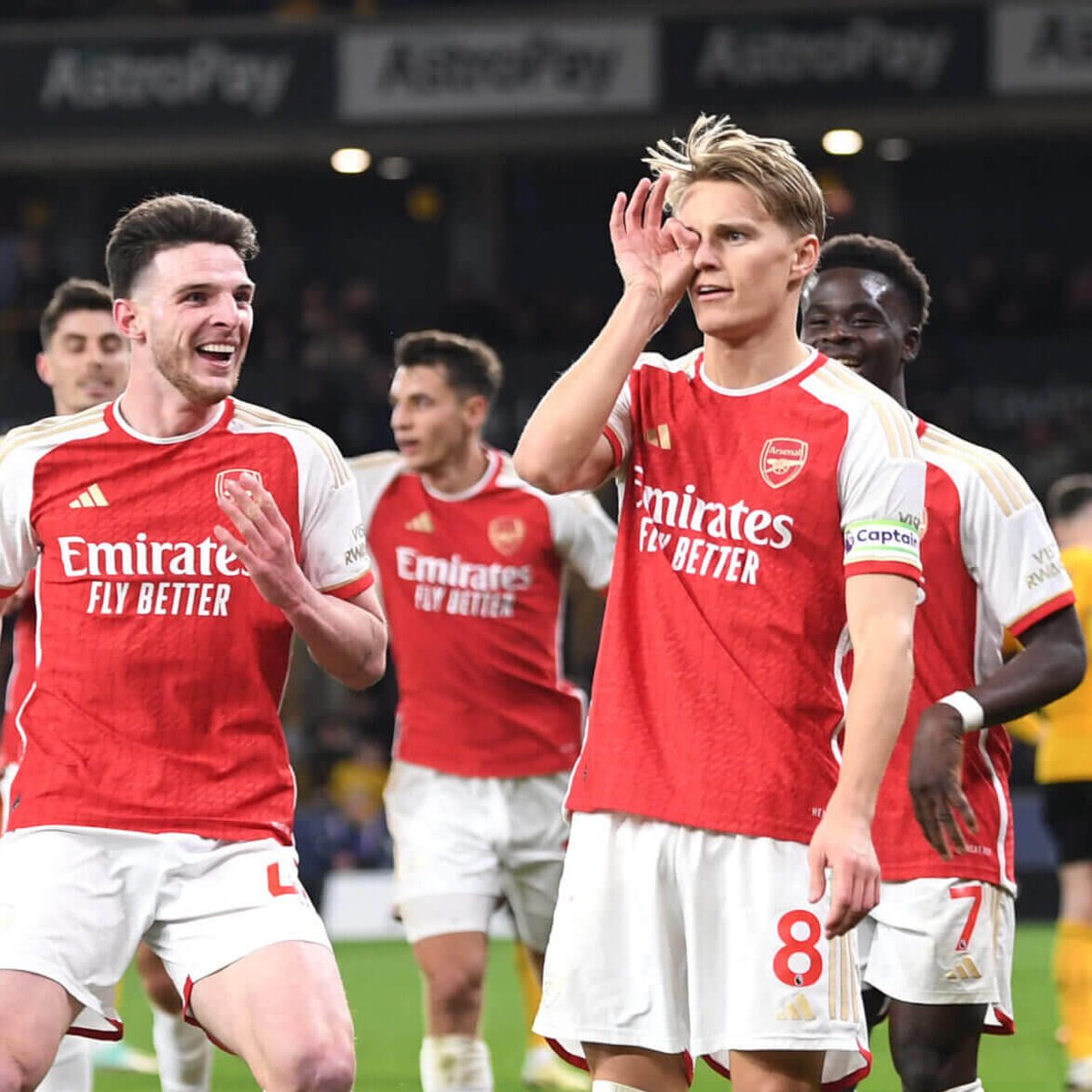 Odegaard và Arsenal đã quay lại ngôi đầu bảng Premier League