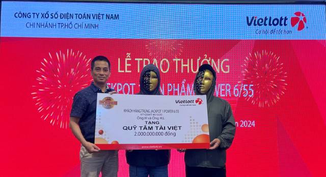 Anh H. và anh H.L trao tặng 02 tỷ đồng đến Quỹ xã hội Tâm Tài Việt