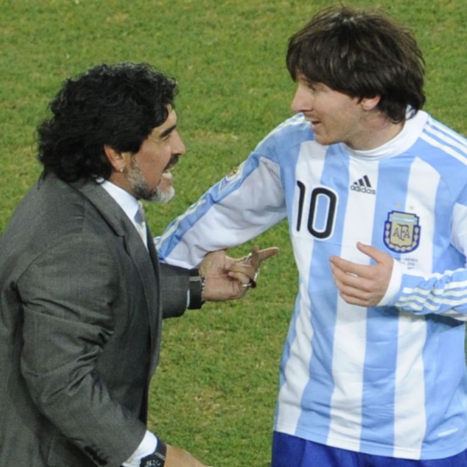 Messi lần đầu đeo băng thủ quân ĐT Argentina là dưới thời Maradona