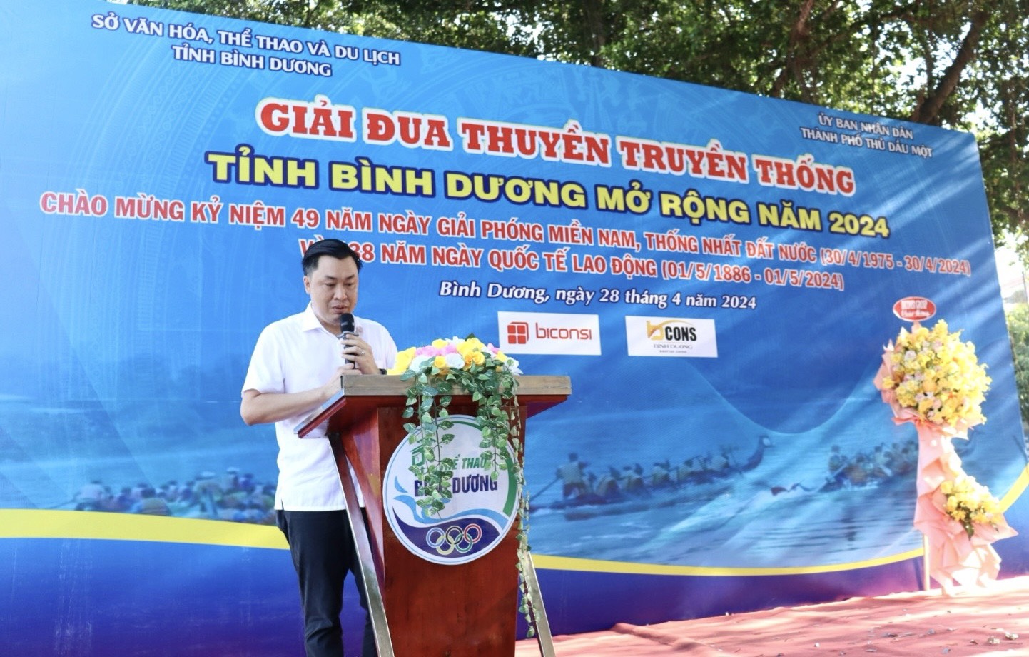 Ông Cao Văn Chóng-PGĐ Sở Văn hóa, Thể thao và Du lịch - Trưởng Ban Tổ chức giải, phát biểu Khai mạc giải.