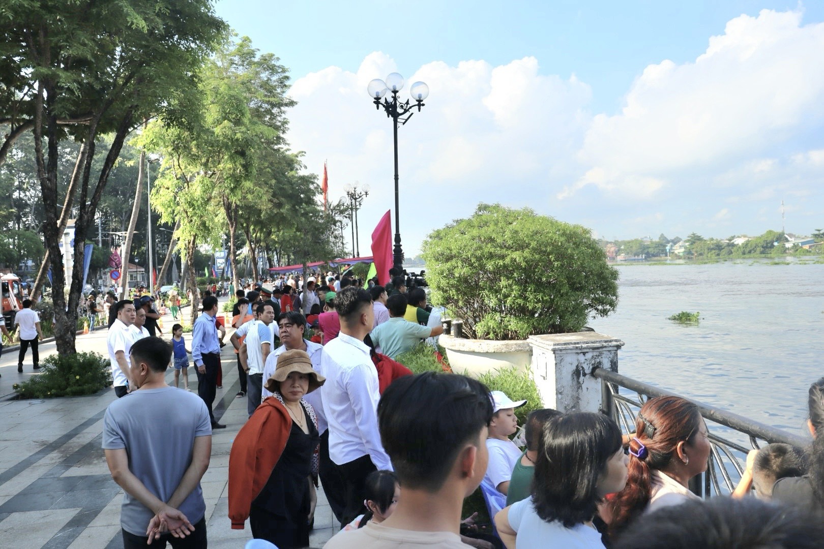 Sự kiện thu hút sự quan tâm theo dõi của đông đảo nhân dân trên địa bàn TP Thủ Dầu Một và khu vực lân cận.