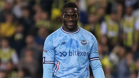 Balotelli gây sốt trong buổi tập