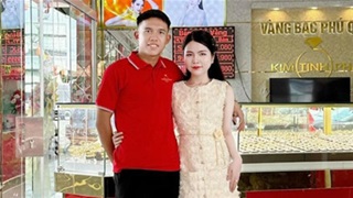 Tiền vệ U23 Việt Nam cưa đổ cô chủ tiệm vàng nổi tiếng