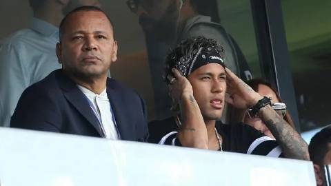 Góc check VAR: Cha Neymar đòi 'gái làng chơi' để đưa con trai sang Barca