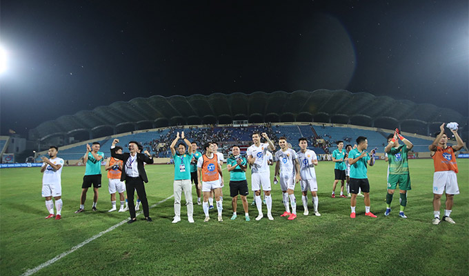 Nam Định đặt tham vọng giành cú đúp lịch sử ở mùa giải 2023/24 - Ảnh: Đức Cường 