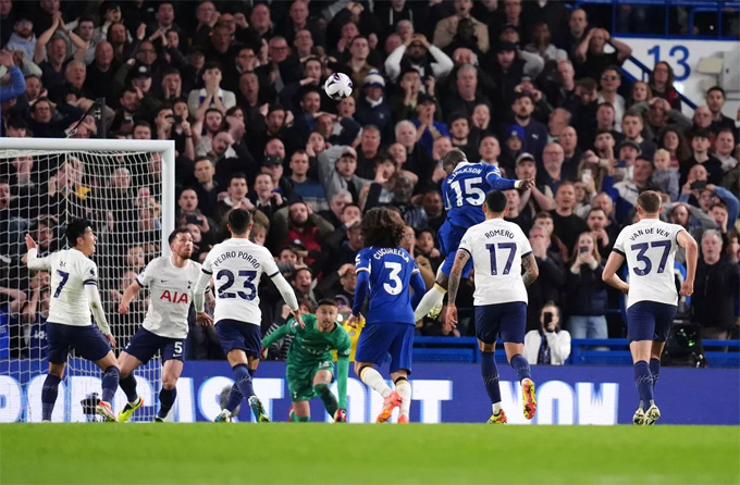 Chelsea khai thác điểm yếu bóng chết của Tottenham rất tốt