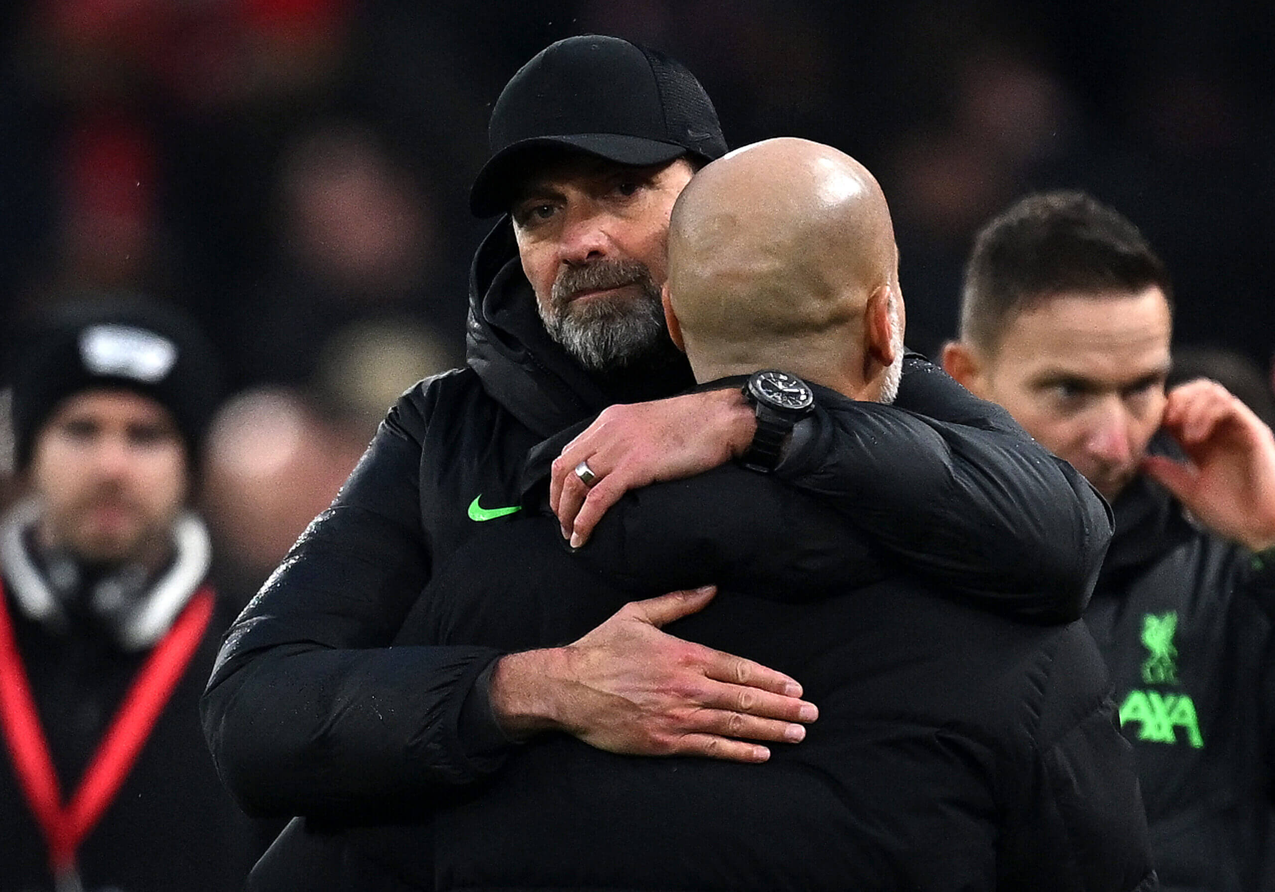 Cái ôm cuối cùng của Klopp và Pep tại đấu trường Premier League