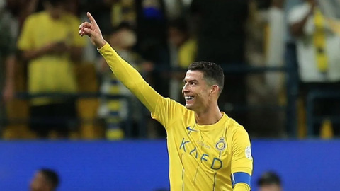 Cristiano Ronaldo kiếm một tuần bằng cựu thủ môn Arsenal ‘cày’ cả năm
