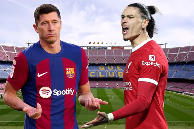 Nunez (phải) là mục tiêu của Barca nhằm thay thế Lewandowski