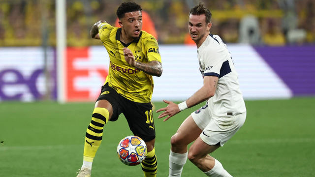 Sancho (trái) đang thi đấu ấn tượng trong màu áo Dortmund