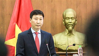 Ông Kim Sang Sik trở thành tân HLV trưởng ĐT Việt Nam, nhấn mạnh triết lý bóng đá thắng