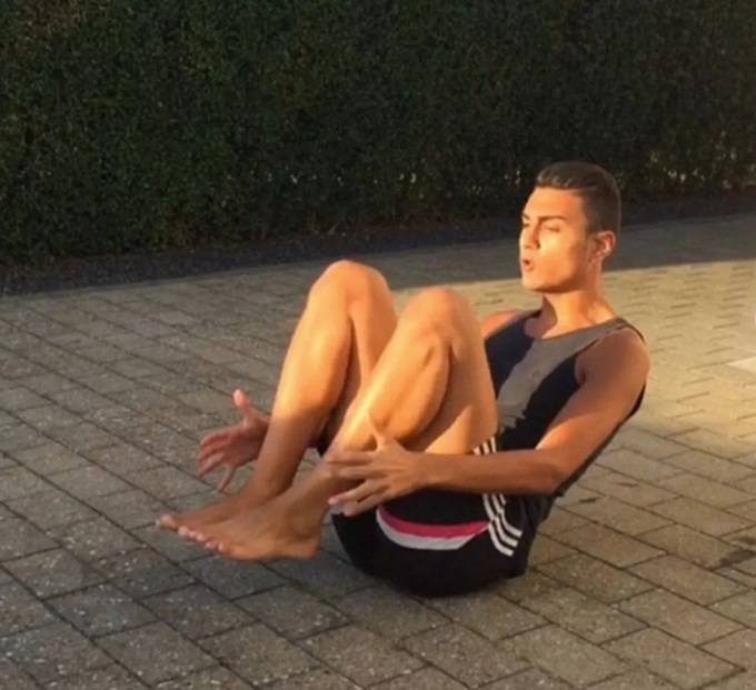 Shanta bắt chước hình ảnh tập luyện của Ronaldo