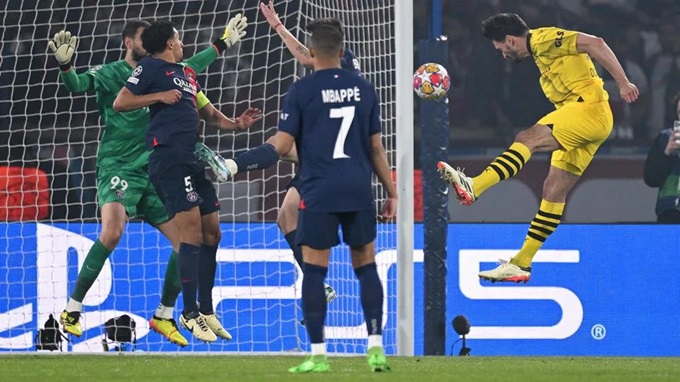 Hummels đánh đầu ghi bàn trong chiến thắng tối thiểu trước PSG tại bán kết lượt về
