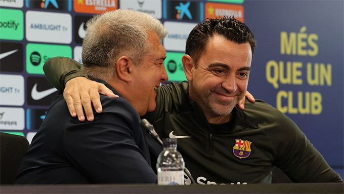 Xavi ở lại Barca đến hết hợp đồng vào tháng 6/2025