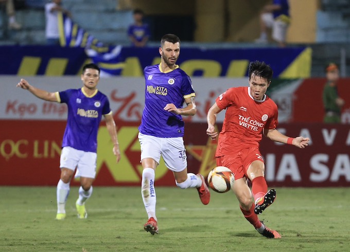 Cú sút mở tỷ số 1-0 cho Hoàng Đức cho Thể Công Viettel. Ảnh: Đức Cường 