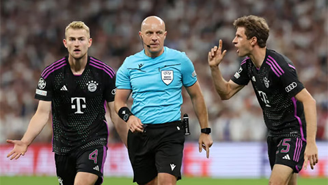 Lý giải cặn kẽ việc Bayern bị từ chối bàn thắng ở phút bù giờ