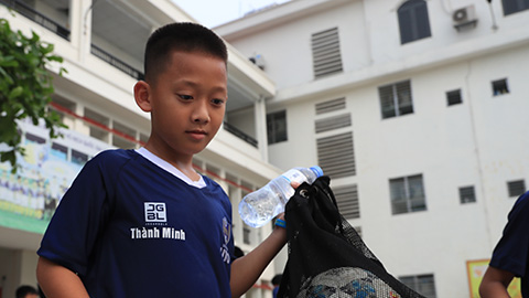 Con trai Thành Lương theo học bóng đá, chọn 'lớp mầm non' của CLB Hà Nội