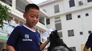 Con trai Thành Lương theo học bóng đá, chọn 'lớp mầm non' của CLB Hà Nội