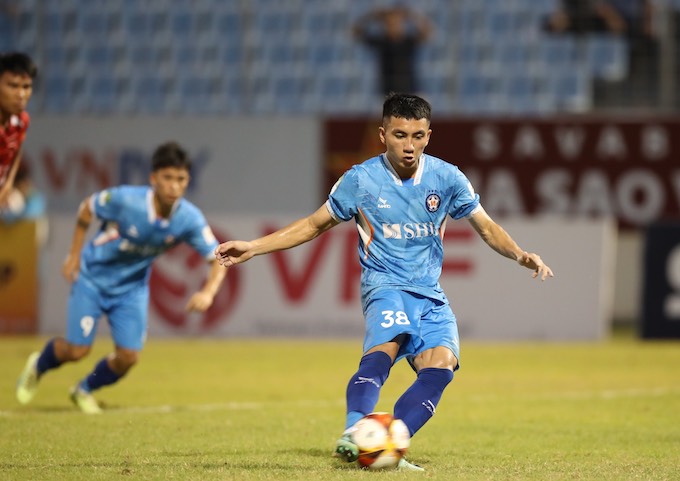 Minh Quang, cầu thủ ghi 3 bàn thắng cho Đà Nẵng. Ảnh: Phi Hải 