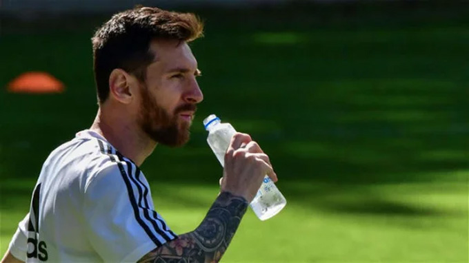 Messi háo hức tung ra sản phẩm nước uống đóng chai
